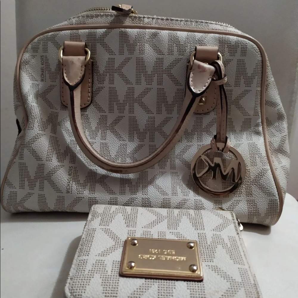 SOLD❗️Micheal Kors Satchel with Wallet